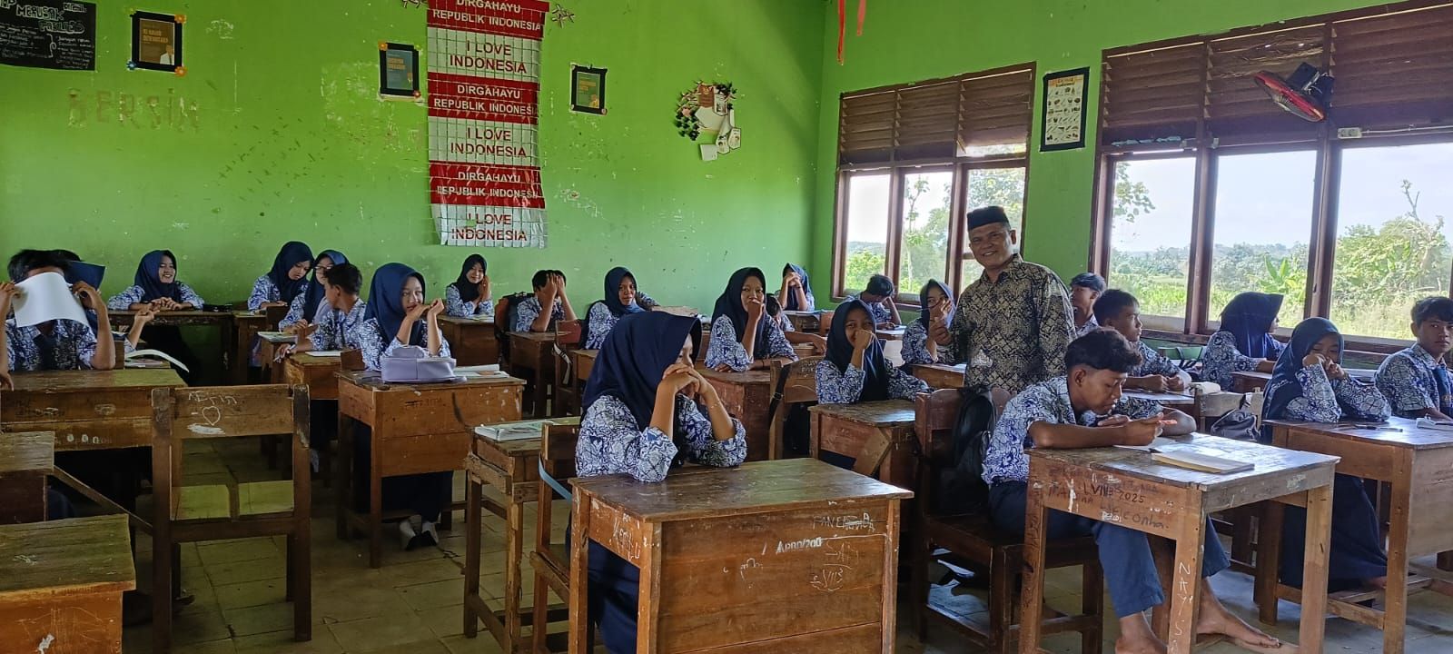 Penyuluh Agama Islam KUA Sekampung Lakukan Pembinaan BRUS di SMPN 04 Sekampung
