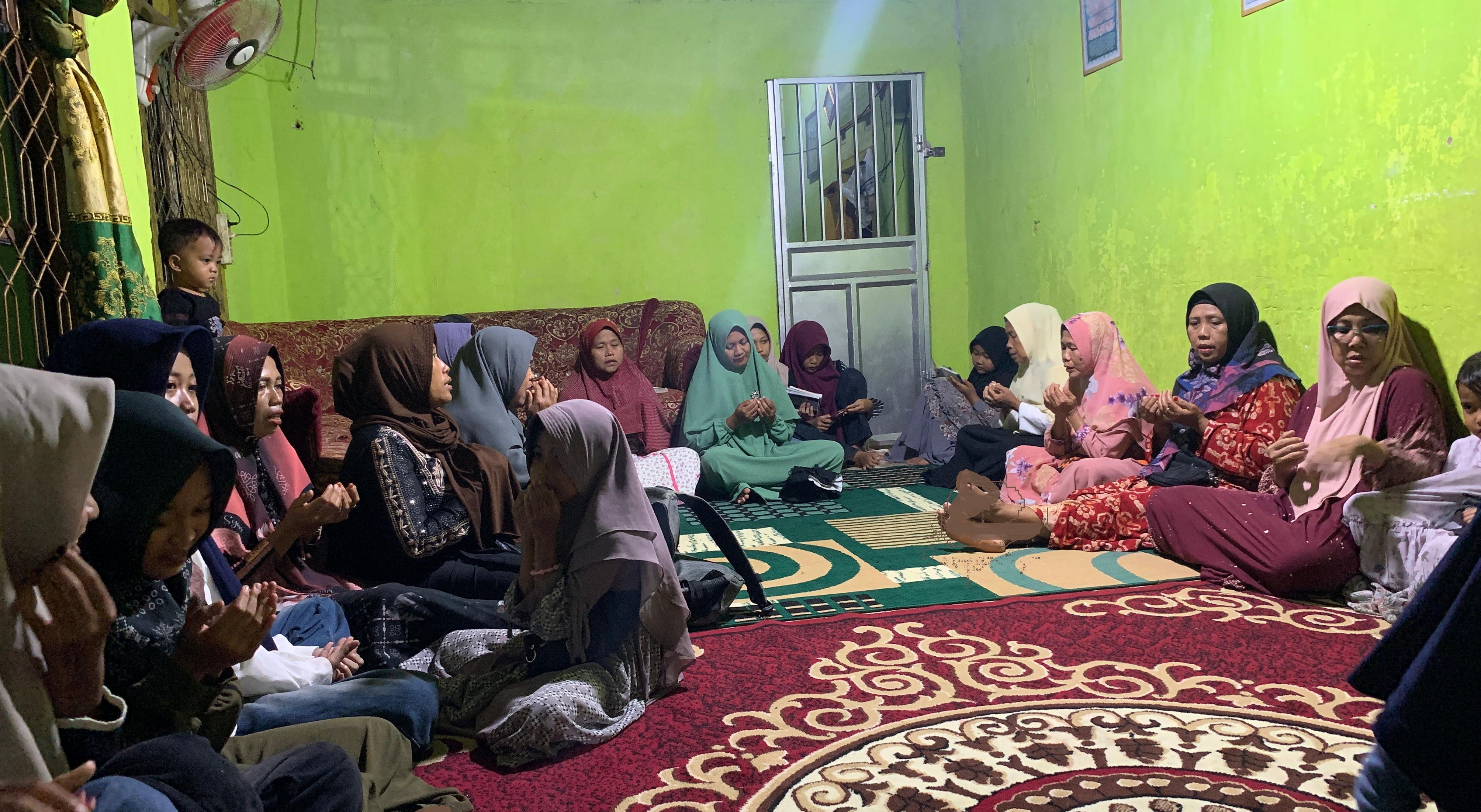 Zaynal Berikan Bimbingan Tentang Keutamaan Puasa Asyura di Majelis Ta'lim Nurul Barokah